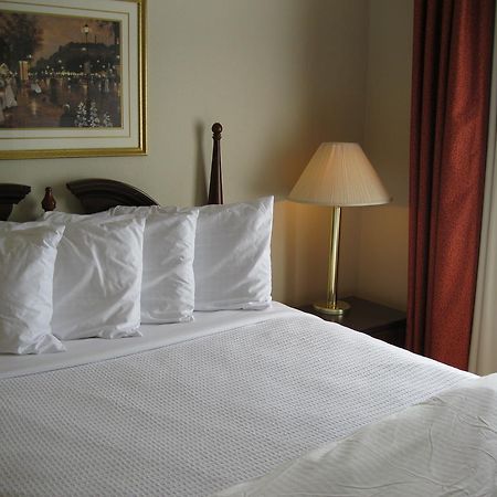 Chisholm Suite Hotel Duncan Værelse billede